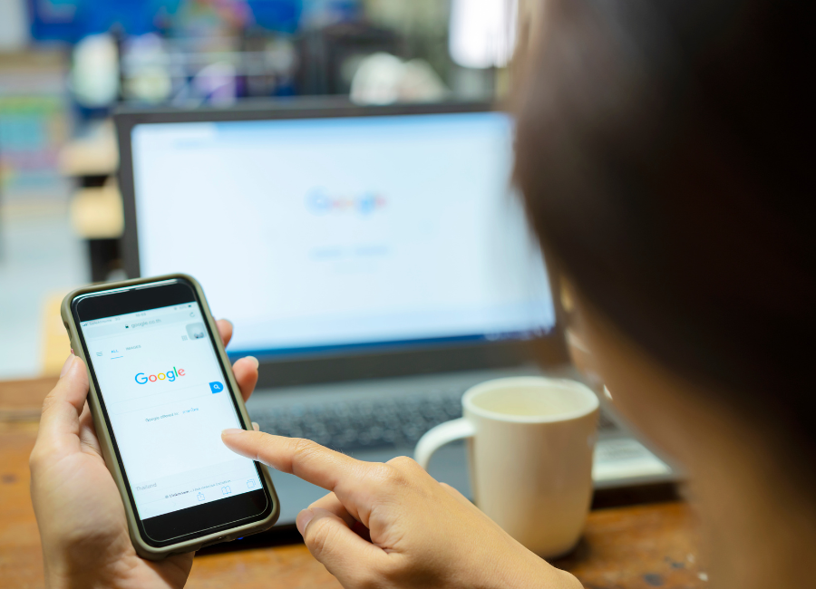 Symbolbild für Fake Bewertungen bei Google & Co